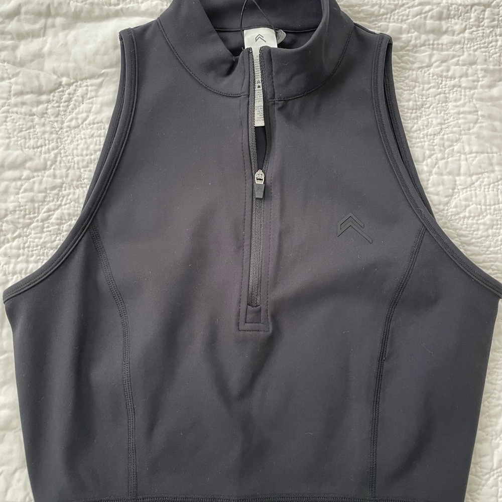 Oner Active Timeless Half Zip Crop Tank / Sports Bra NWT Black Size S